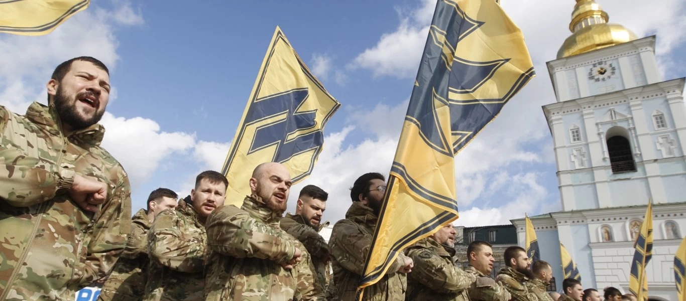 Με νεκροκεφαλές των SS οι Ουκρανοί κομάντο που προωθούνται στο μέτωπο! (βίντεο)